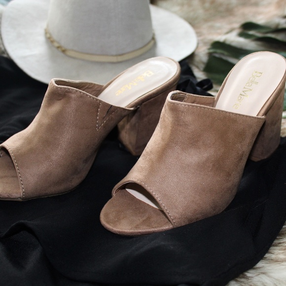 LAST PAIR!!// The Penelope// Tan Mules - Picture 3 of 3